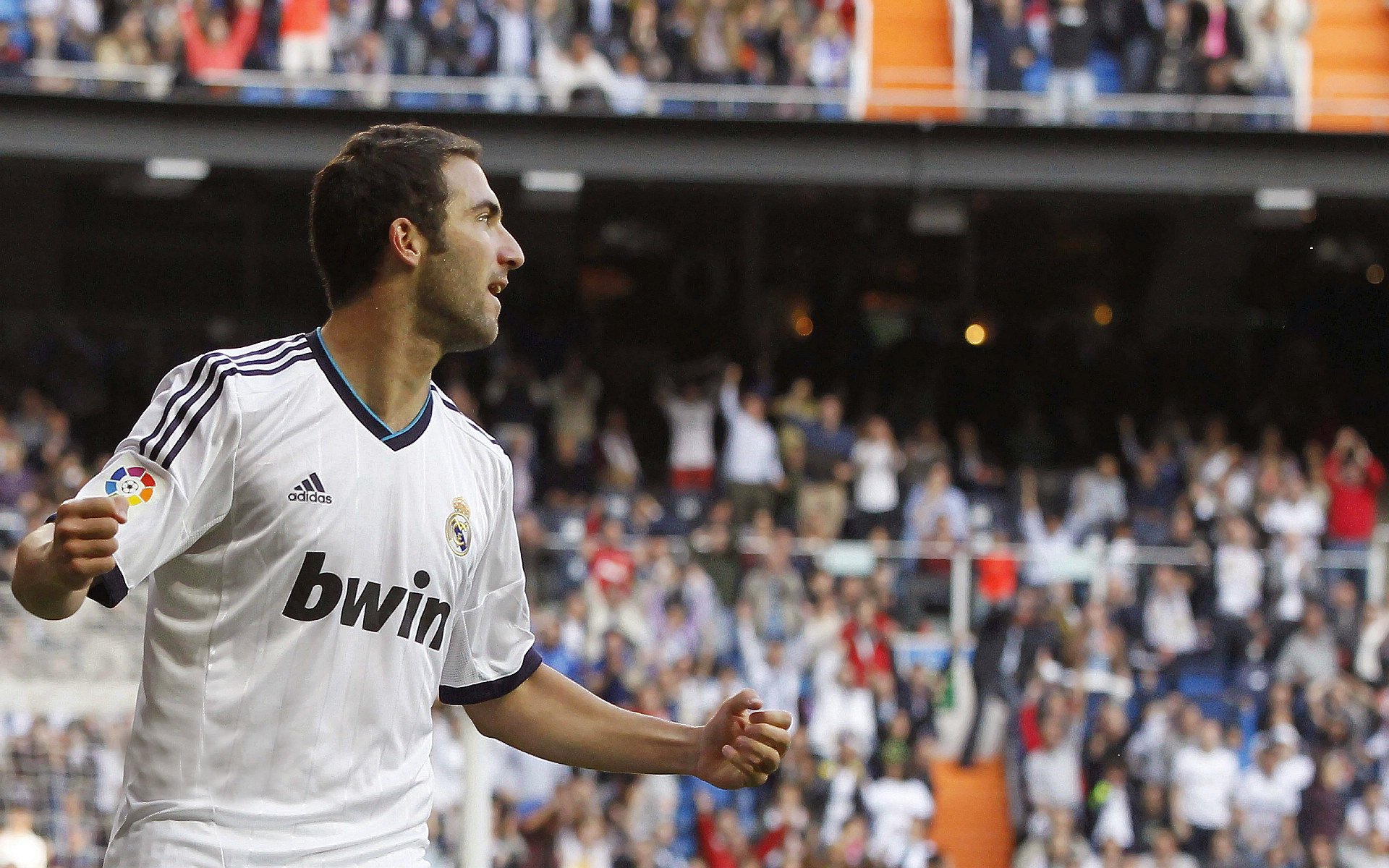 “足球+健康”理念在全国基层广泛传播，运动全民化深入人心，足球运动在全民健身中的意义