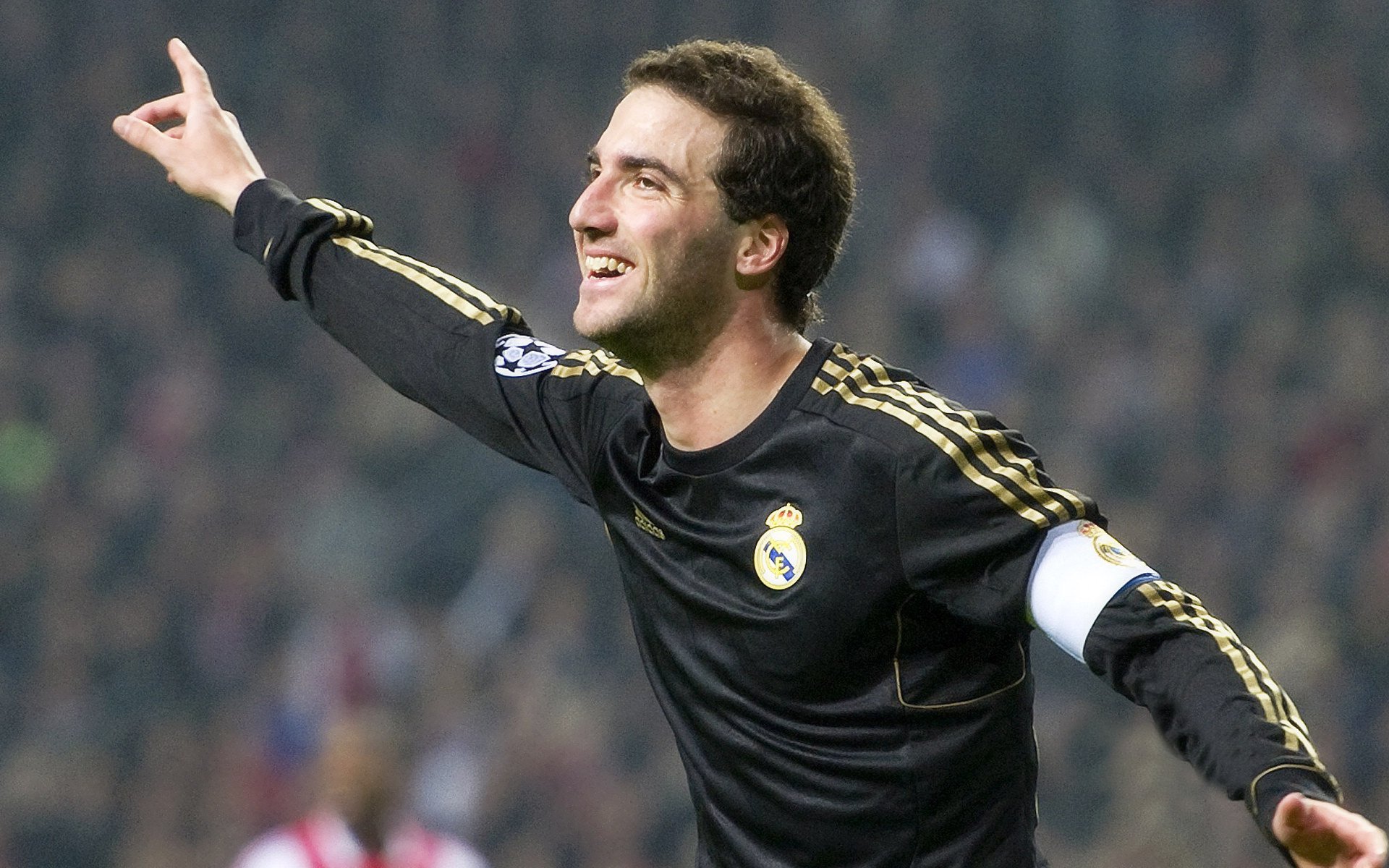 伊朗队前锋马丁内斯在巴黎奥运会上表现出色,伊戈尔马丁内斯