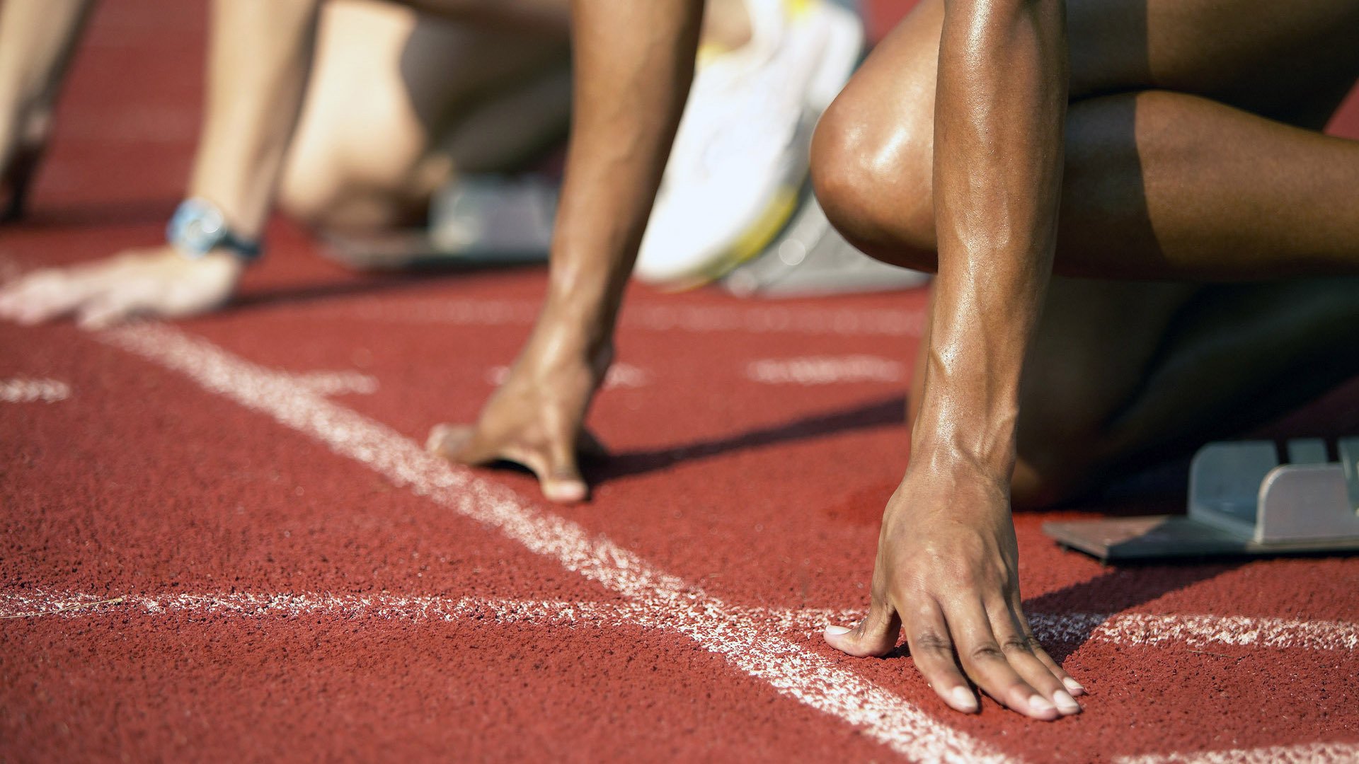 九游网页版官网-赛场突发事件：意外场面引发热议，比赛现场突发情况应对